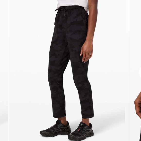 NWOT Lululemon matching Set. Size Top 6/Bottoms 4 - Picture 9 of 12